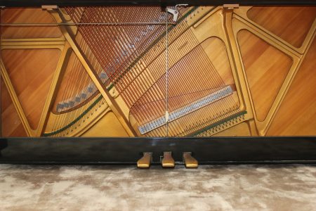 Yamaha U1M Upright Acoustic Piano in Polished Ebony