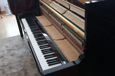 Yamaha U1M Upright Acoustic Piano in Polished Ebony